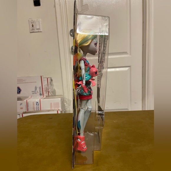 Monster High Lagoona Blue Ghoul’s Beast Pet 12” doll. 2015. Collectible NWT NRFB - Picture 8 of 8